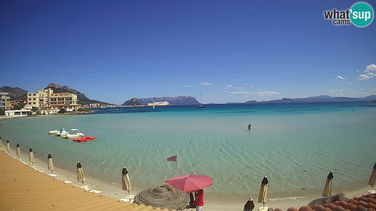 Spletna kamera Terza Spiaggia Golfo Aranci – Pogled na plažo v živo