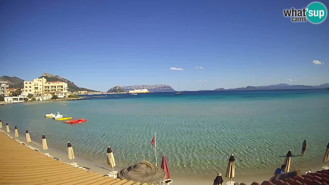Spletna kamera Terza Spiaggia Golfo Aranci – Pogled na plažo v živo