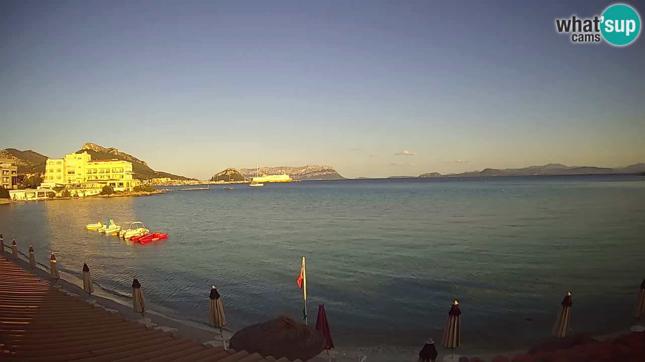 Spletna kamera Terza Spiaggia Golfo Aranci – Pogled na plažo v živo