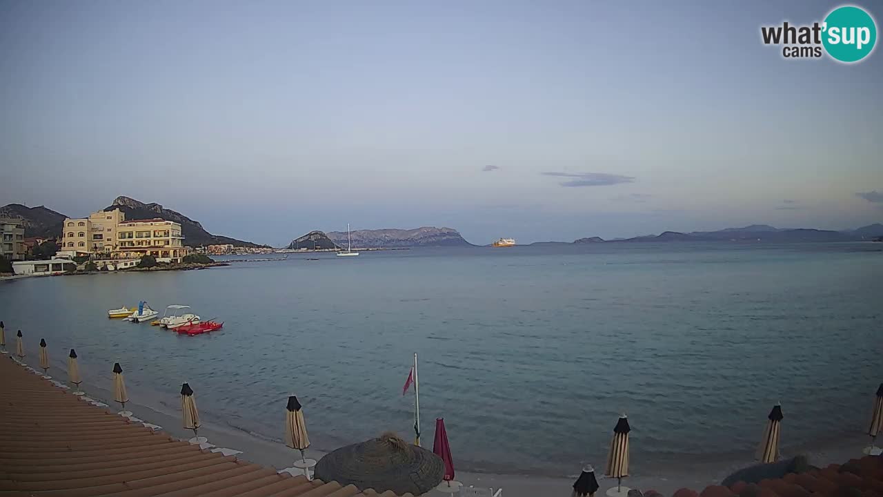 Spletna kamera Terza Spiaggia Golfo Aranci – Pogled na plažo v živo