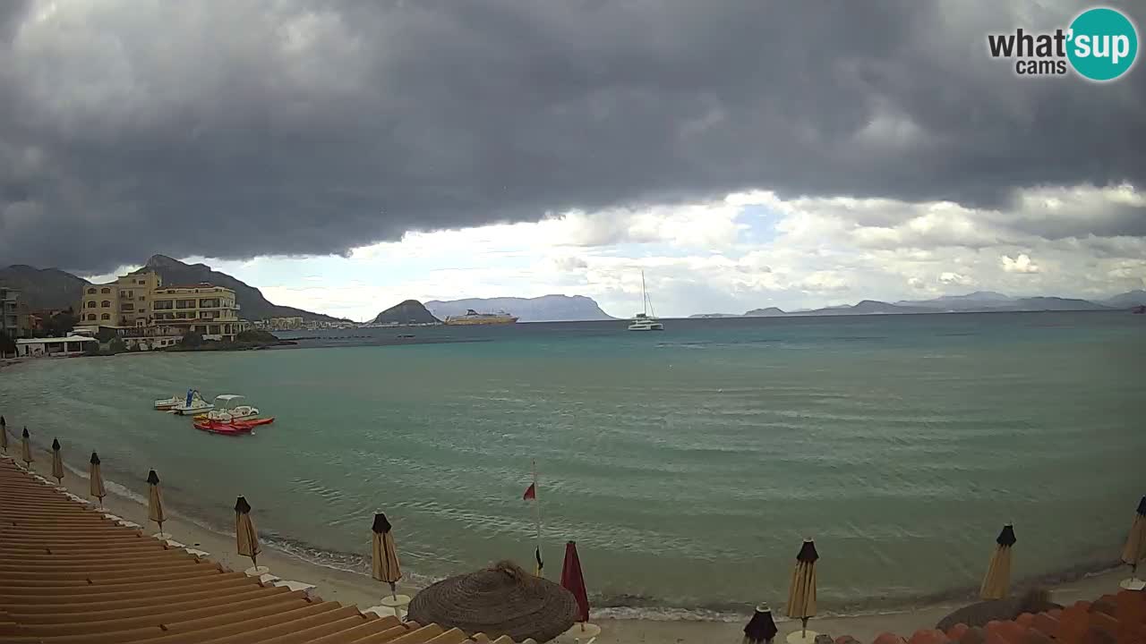 Spletna kamera Terza Spiaggia Golfo Aranci – Pogled na plažo v živo
