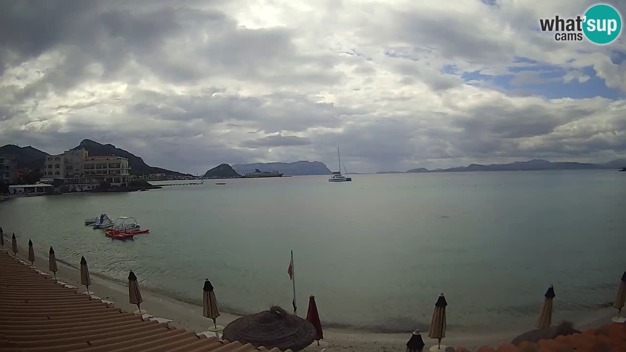 Spletna kamera Terza Spiaggia Golfo Aranci – Pogled na plažo v živo