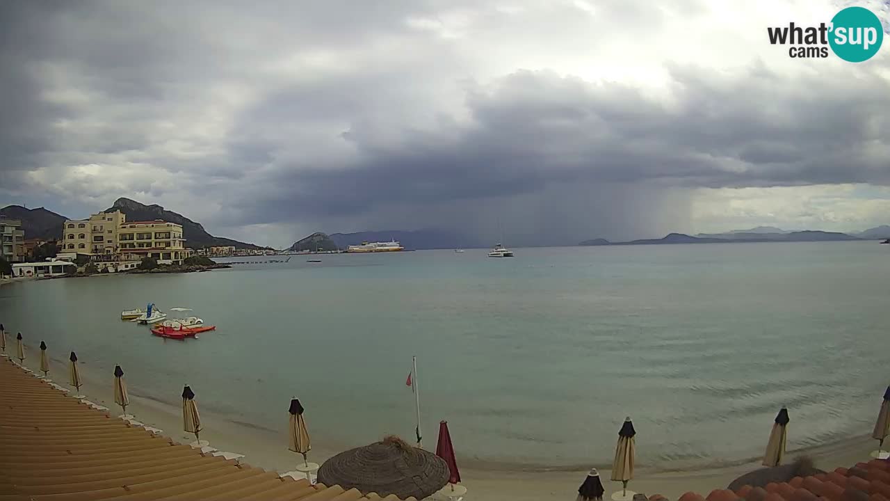 Spletna kamera Terza Spiaggia Golfo Aranci – Pogled na plažo v živo