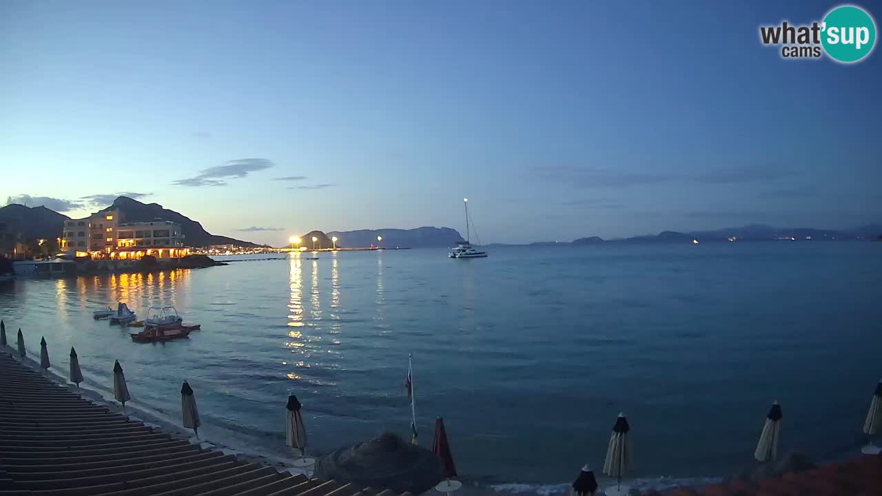 Spletna kamera Terza Spiaggia Golfo Aranci – Pogled na plažo v živo