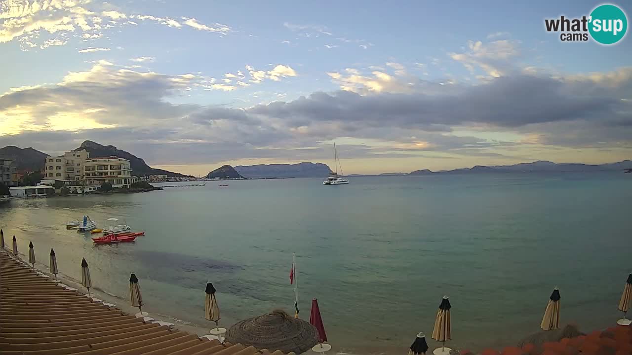 Spletna kamera Terza Spiaggia Golfo Aranci – Pogled na plažo v živo