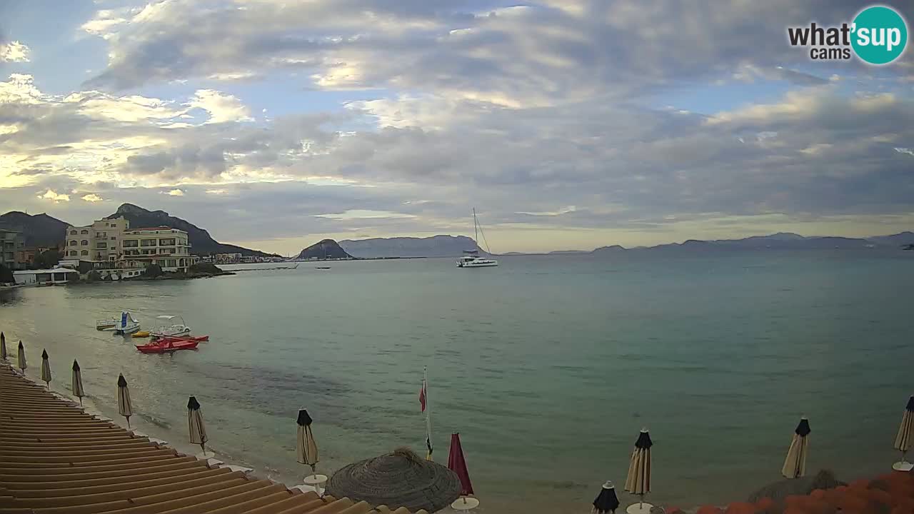 Spletna kamera Terza Spiaggia Golfo Aranci – Pogled na plažo v živo
