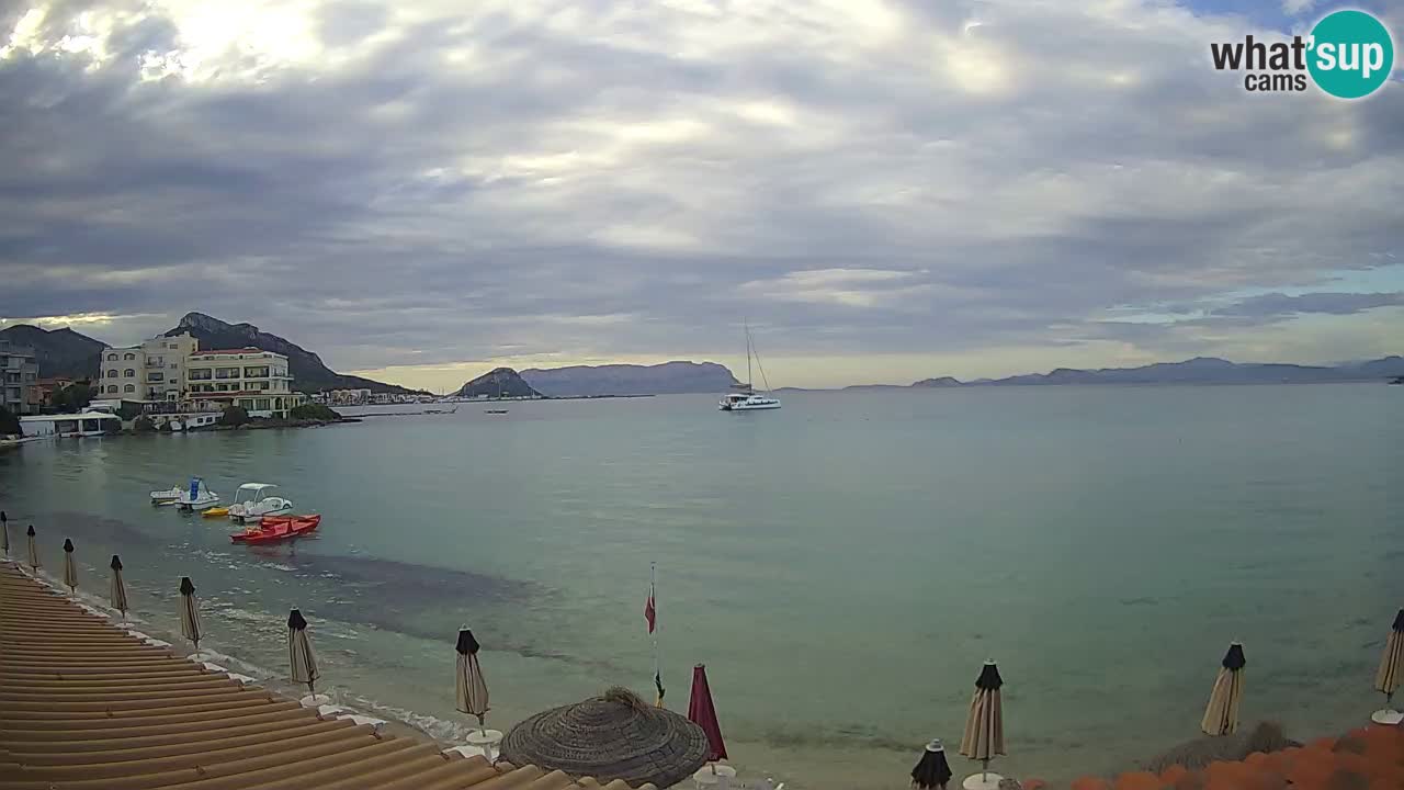 Spletna kamera Terza Spiaggia Golfo Aranci – Pogled na plažo v živo