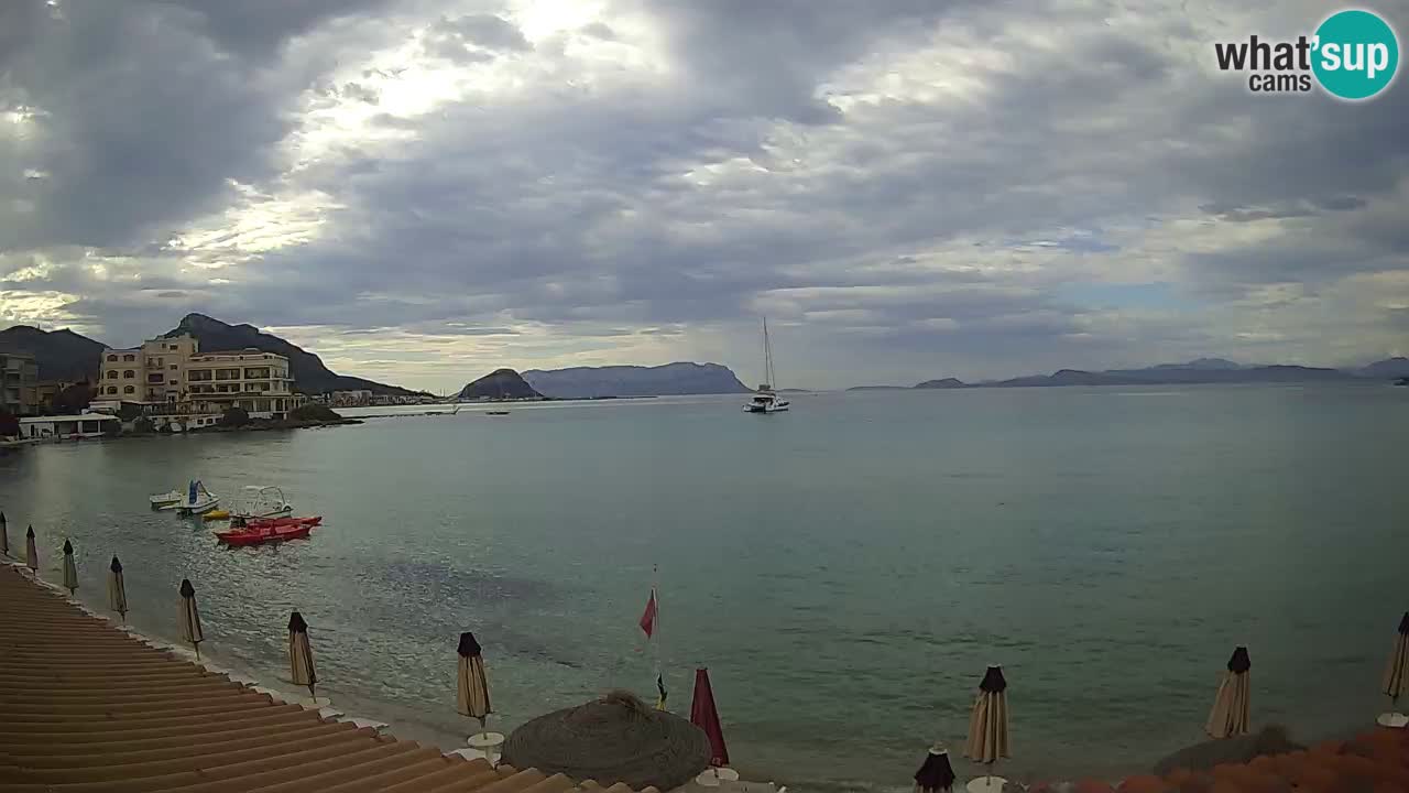 Spletna kamera Terza Spiaggia Golfo Aranci – Pogled na plažo v živo