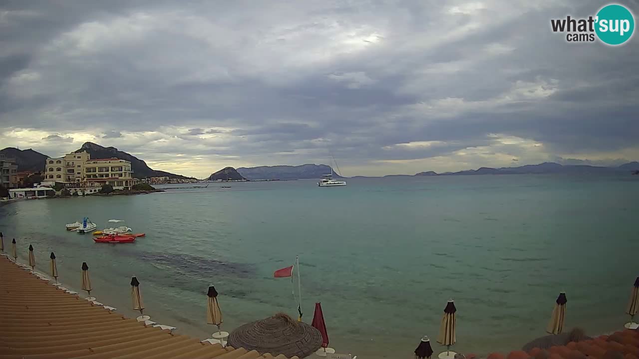 Spletna kamera Terza Spiaggia Golfo Aranci – Pogled na plažo v živo