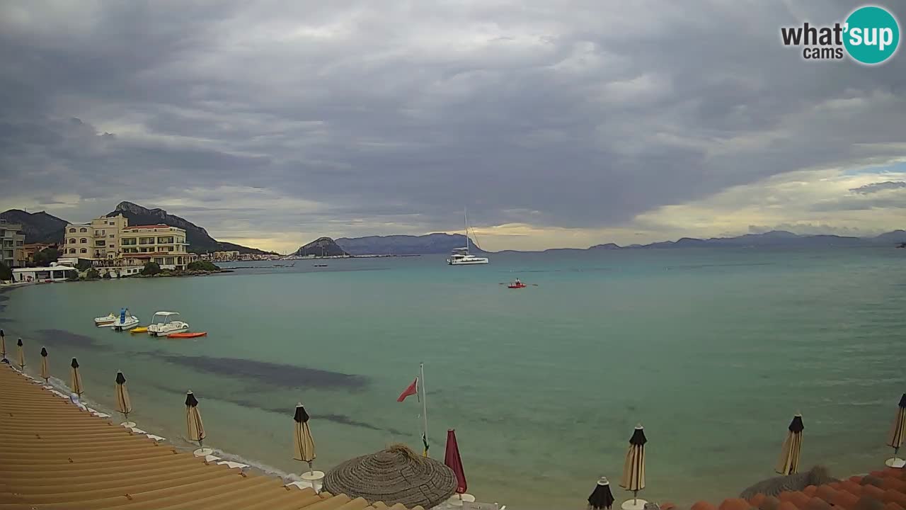 Spletna kamera Terza Spiaggia Golfo Aranci – Pogled na plažo v živo