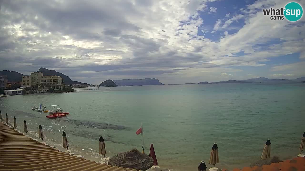 Spletna kamera Terza Spiaggia Golfo Aranci – Pogled na plažo v živo