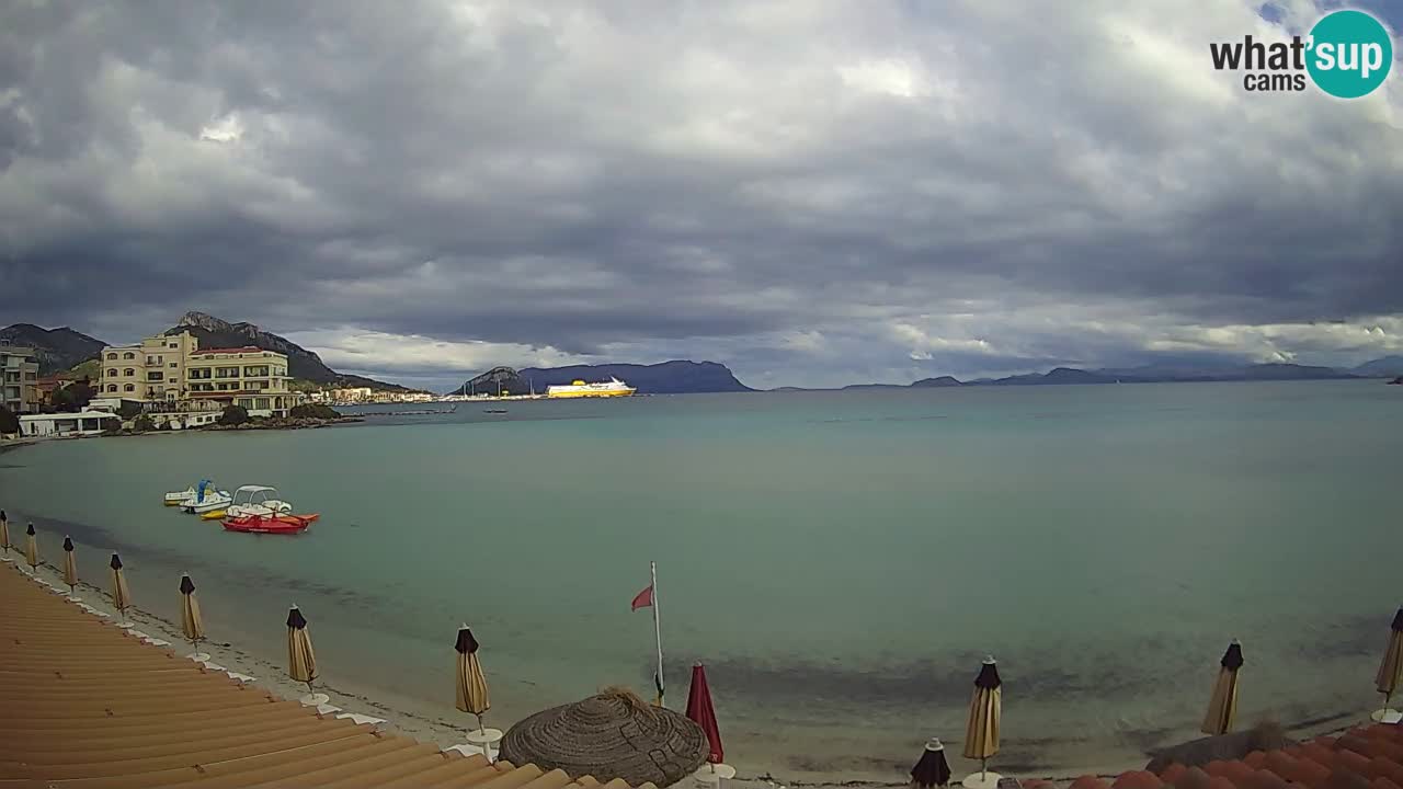 Spletna kamera Terza Spiaggia Golfo Aranci – Pogled na plažo v živo