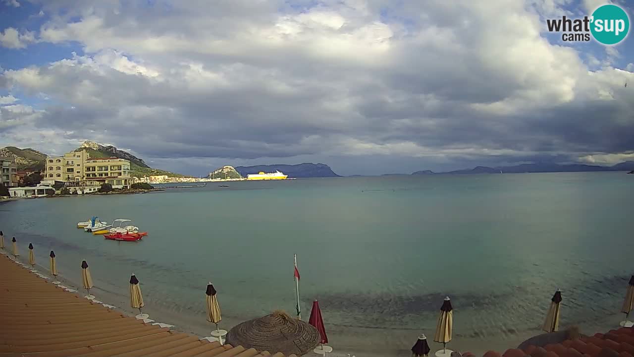 Spletna kamera Terza Spiaggia Golfo Aranci – Pogled na plažo v živo