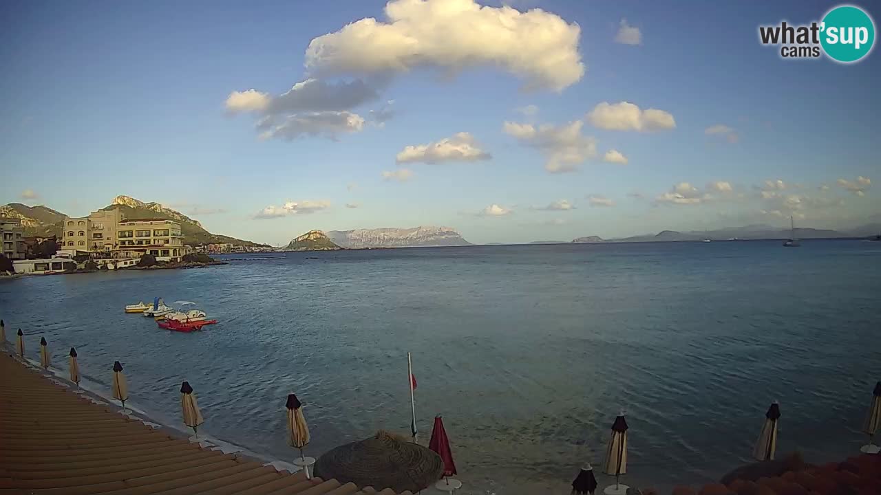 Spletna kamera Terza Spiaggia Golfo Aranci – Pogled na plažo v živo