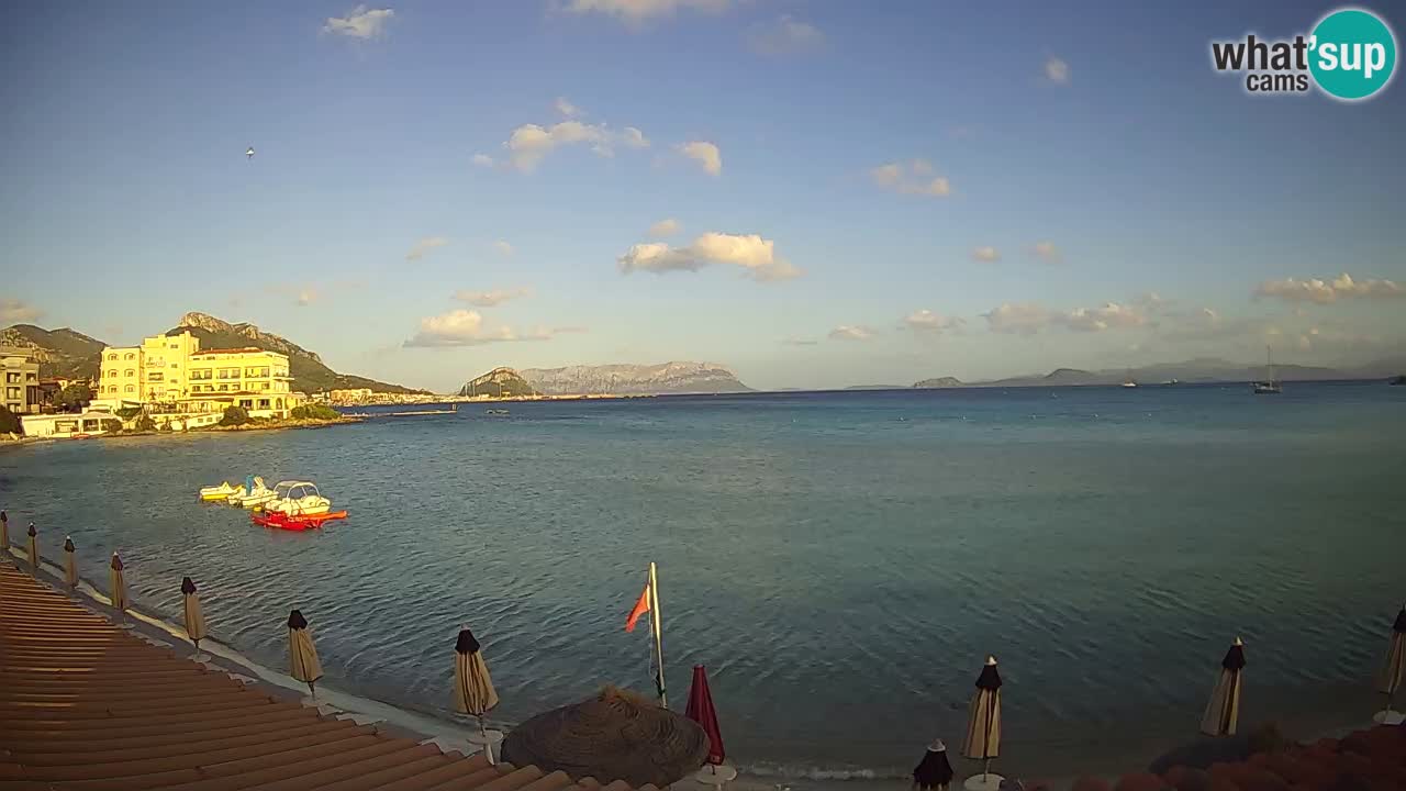 Spletna kamera Terza Spiaggia Golfo Aranci – Pogled na plažo v živo