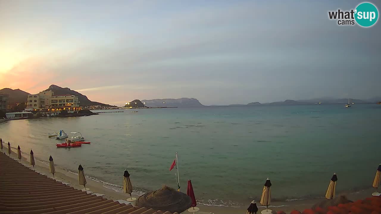 Spletna kamera Terza Spiaggia Golfo Aranci – Pogled na plažo v živo