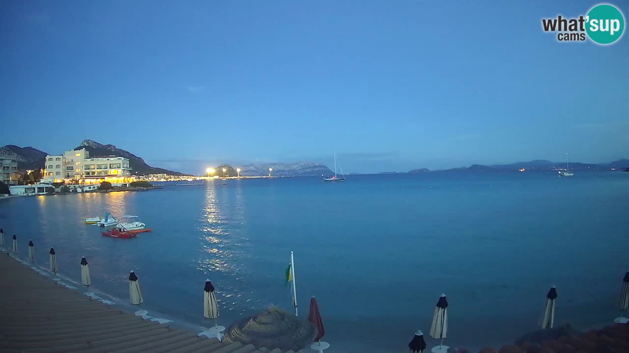 Spletna kamera Terza Spiaggia Golfo Aranci – Pogled na plažo v živo