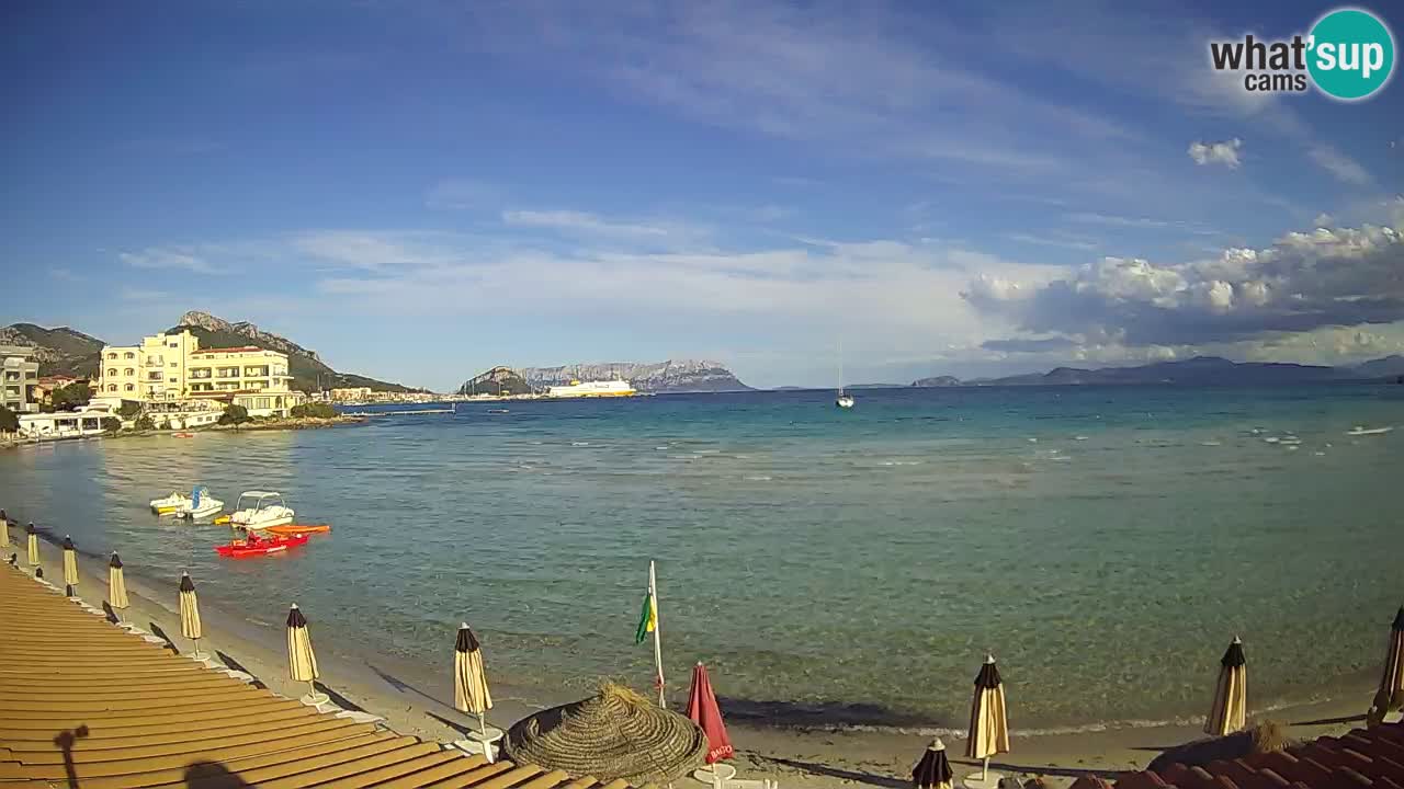 Spletna kamera Terza Spiaggia Golfo Aranci – Pogled na plažo v živo