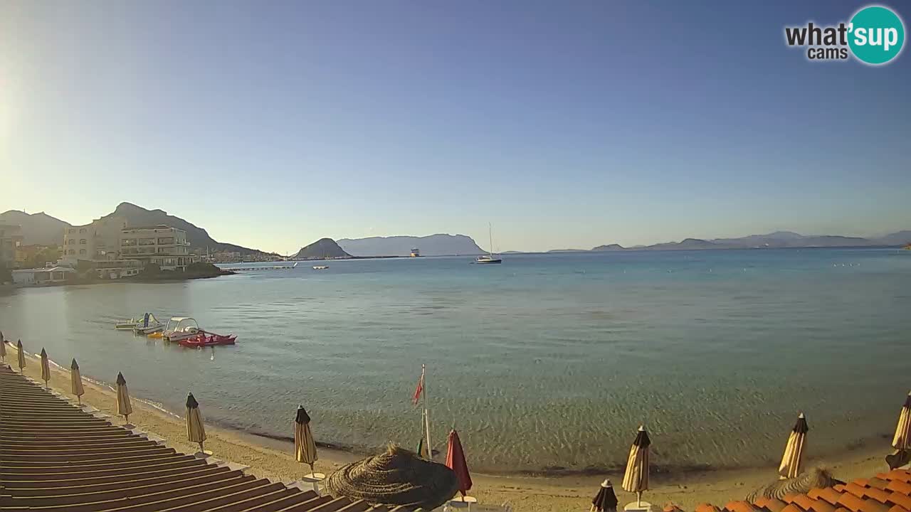 Spletna kamera Terza Spiaggia Golfo Aranci – Pogled na plažo v živo