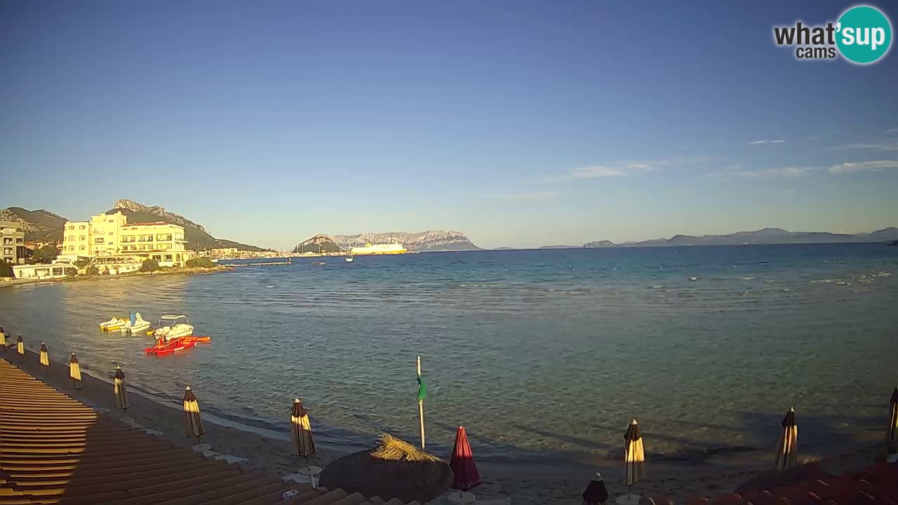 Spletna kamera Terza Spiaggia Golfo Aranci – Pogled na plažo v živo