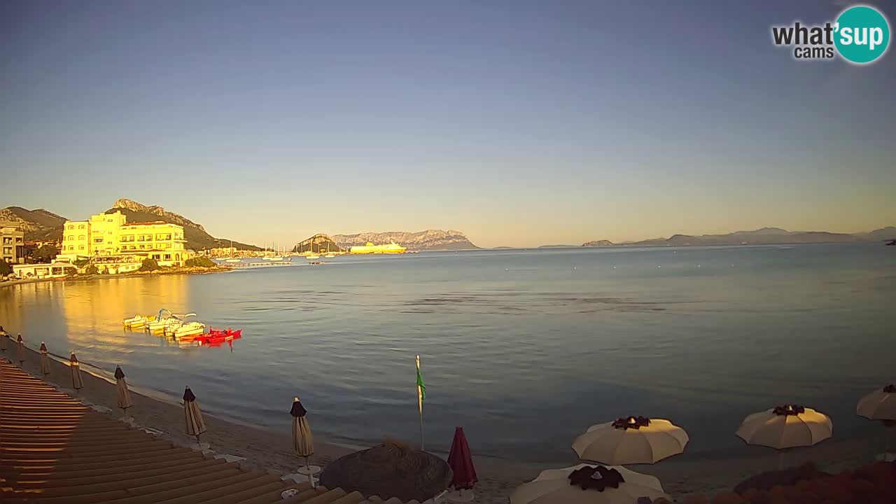 Spletna kamera Terza Spiaggia Golfo Aranci – Pogled na plažo v živo