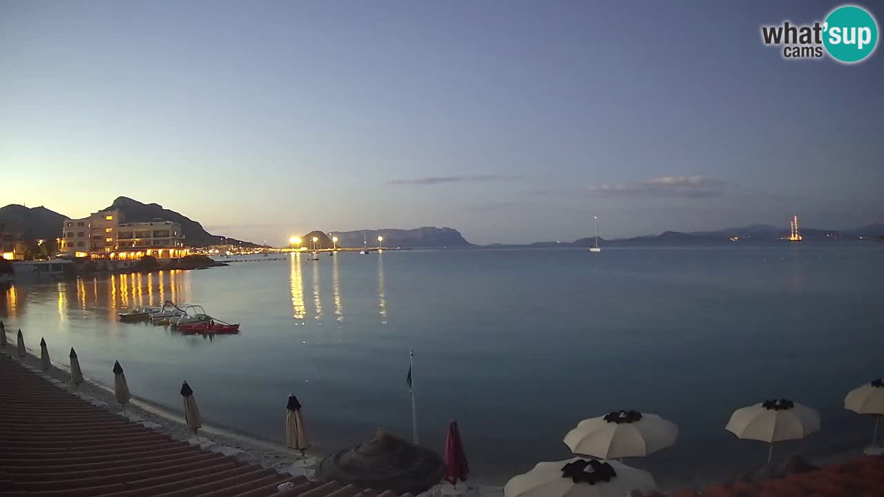 Spletna kamera Terza Spiaggia Golfo Aranci – Pogled na plažo v živo
