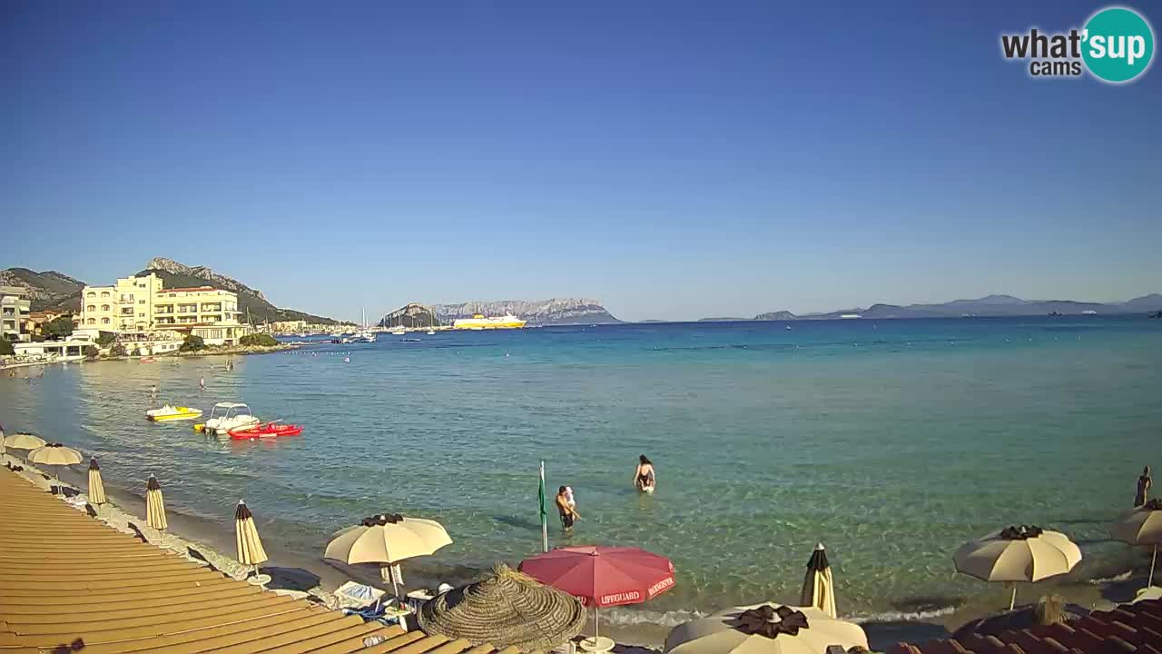 Spletna kamera Terza Spiaggia Golfo Aranci – Pogled na plažo v živo