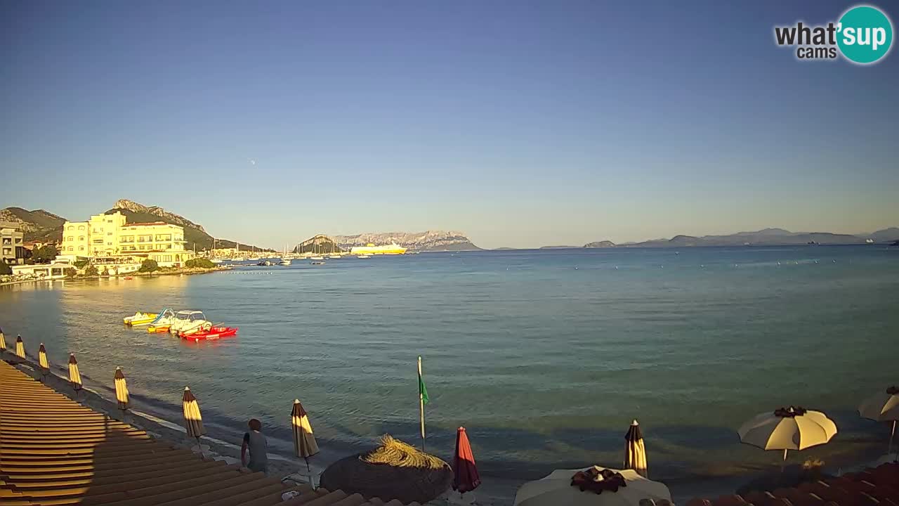 Spletna kamera Terza Spiaggia Golfo Aranci – Pogled na plažo v živo
