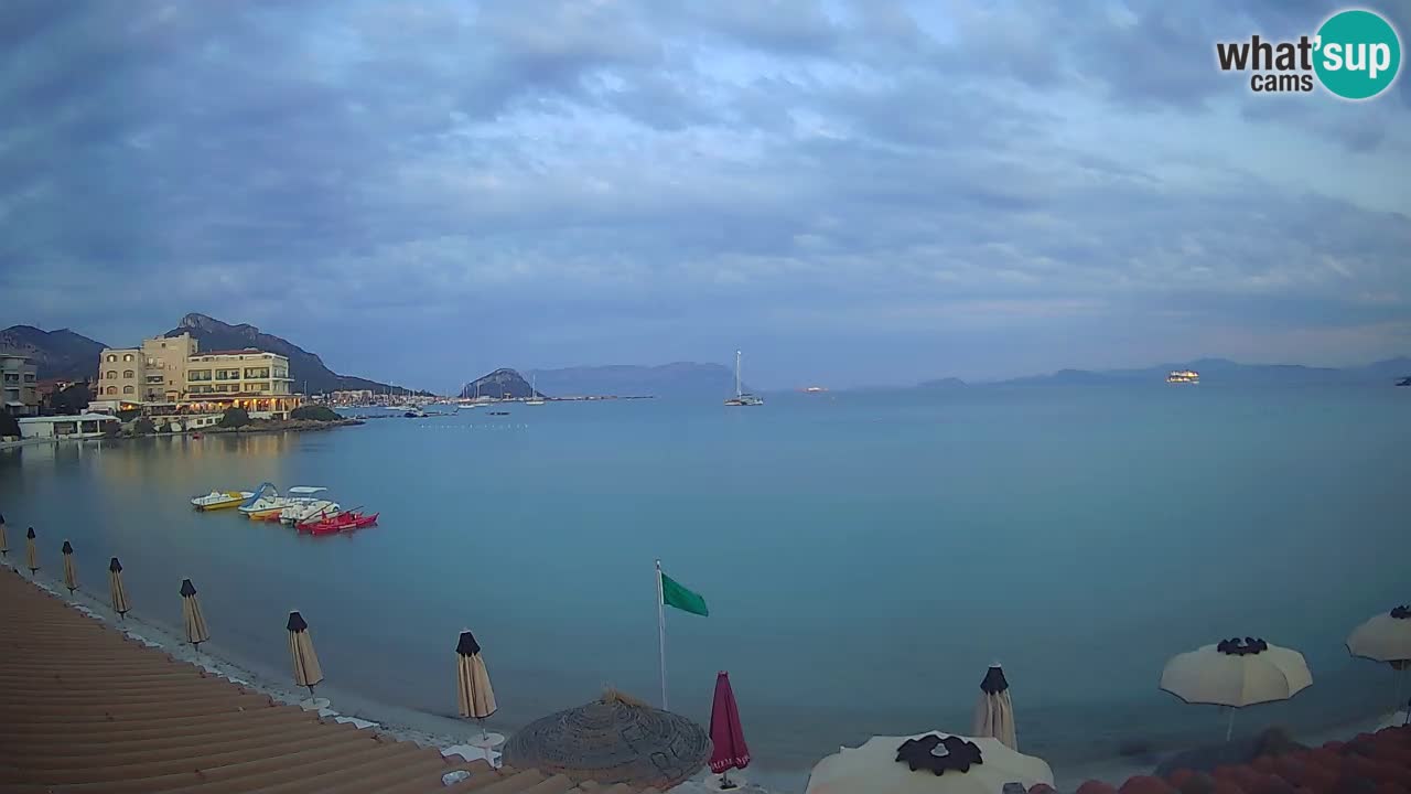 Spletna kamera Terza Spiaggia Golfo Aranci – Pogled na plažo v živo