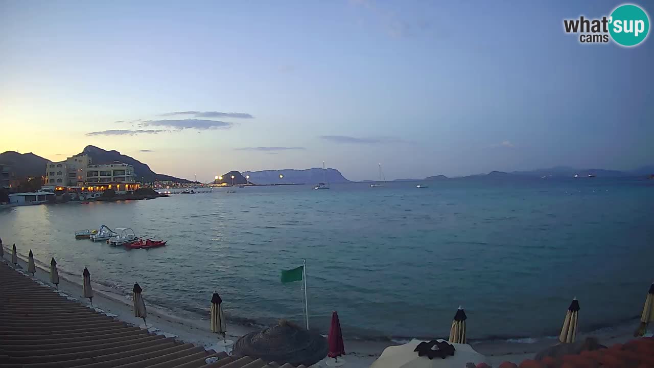 Spletna kamera Terza Spiaggia Golfo Aranci – Pogled na plažo v živo