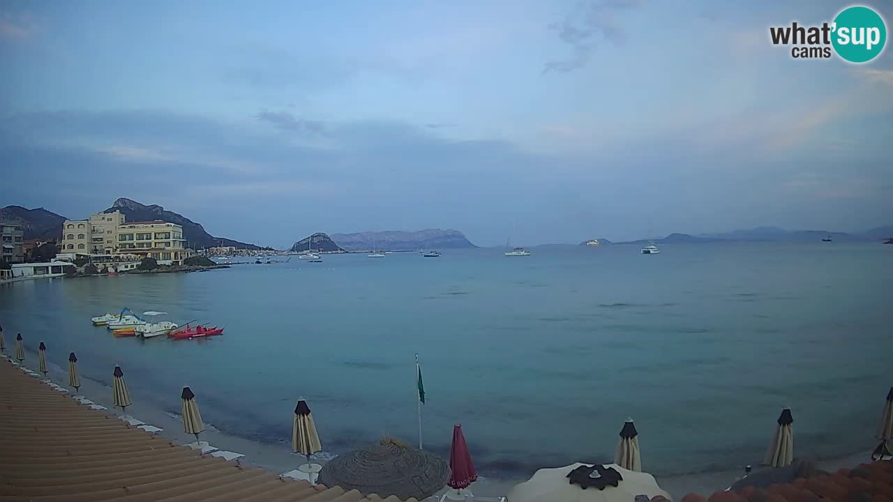 Spletna kamera Terza Spiaggia Golfo Aranci – Pogled na plažo v živo