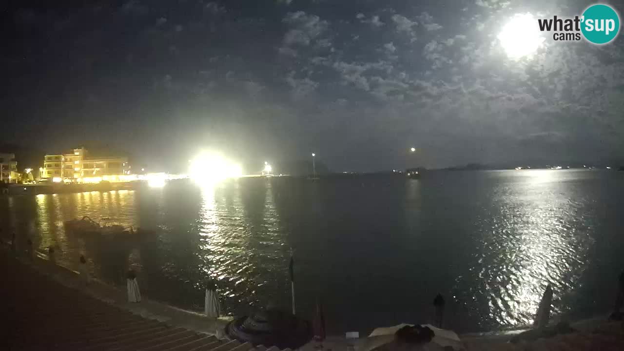 Spletna kamera Terza Spiaggia Golfo Aranci – Pogled na plažo v živo