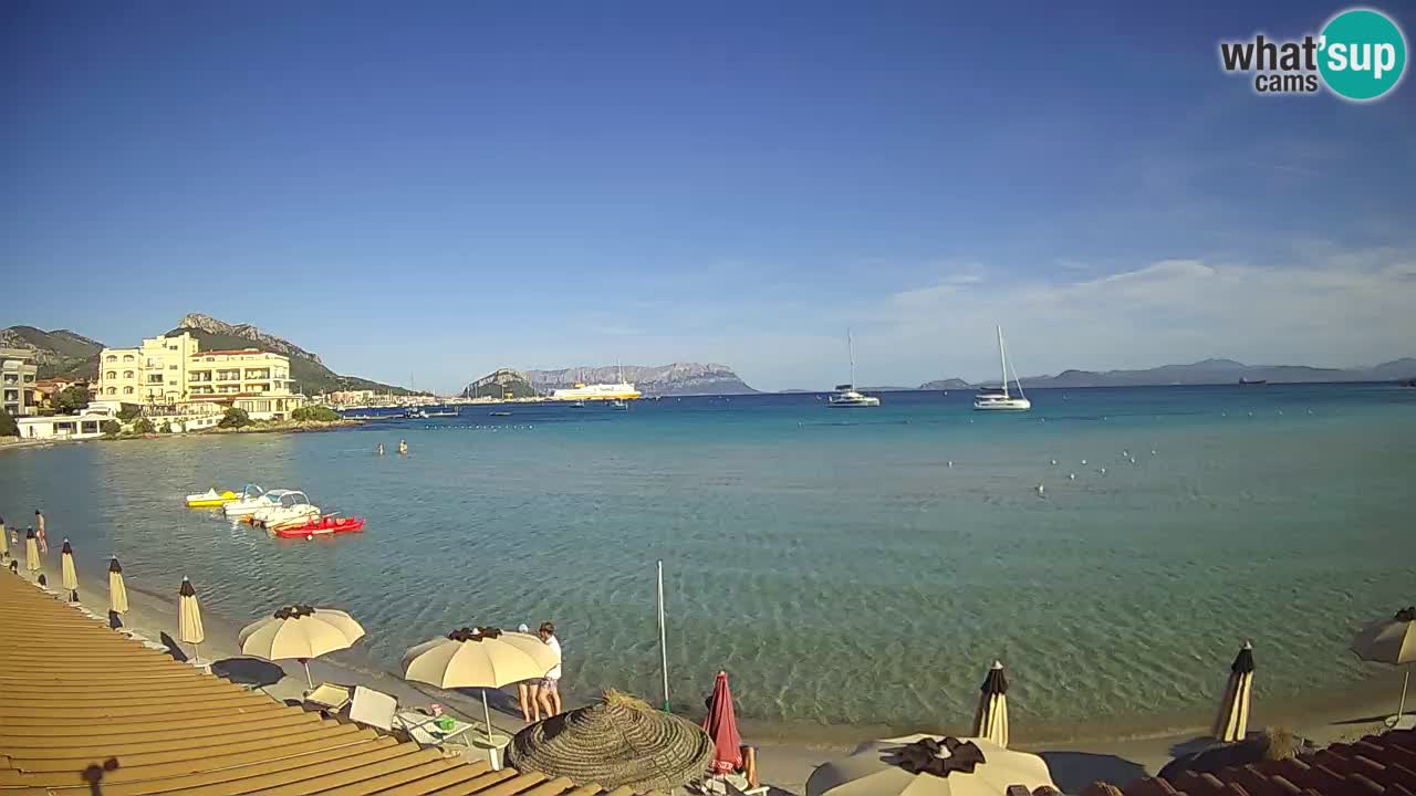 Spletna kamera Terza Spiaggia Golfo Aranci – Pogled na plažo v živo