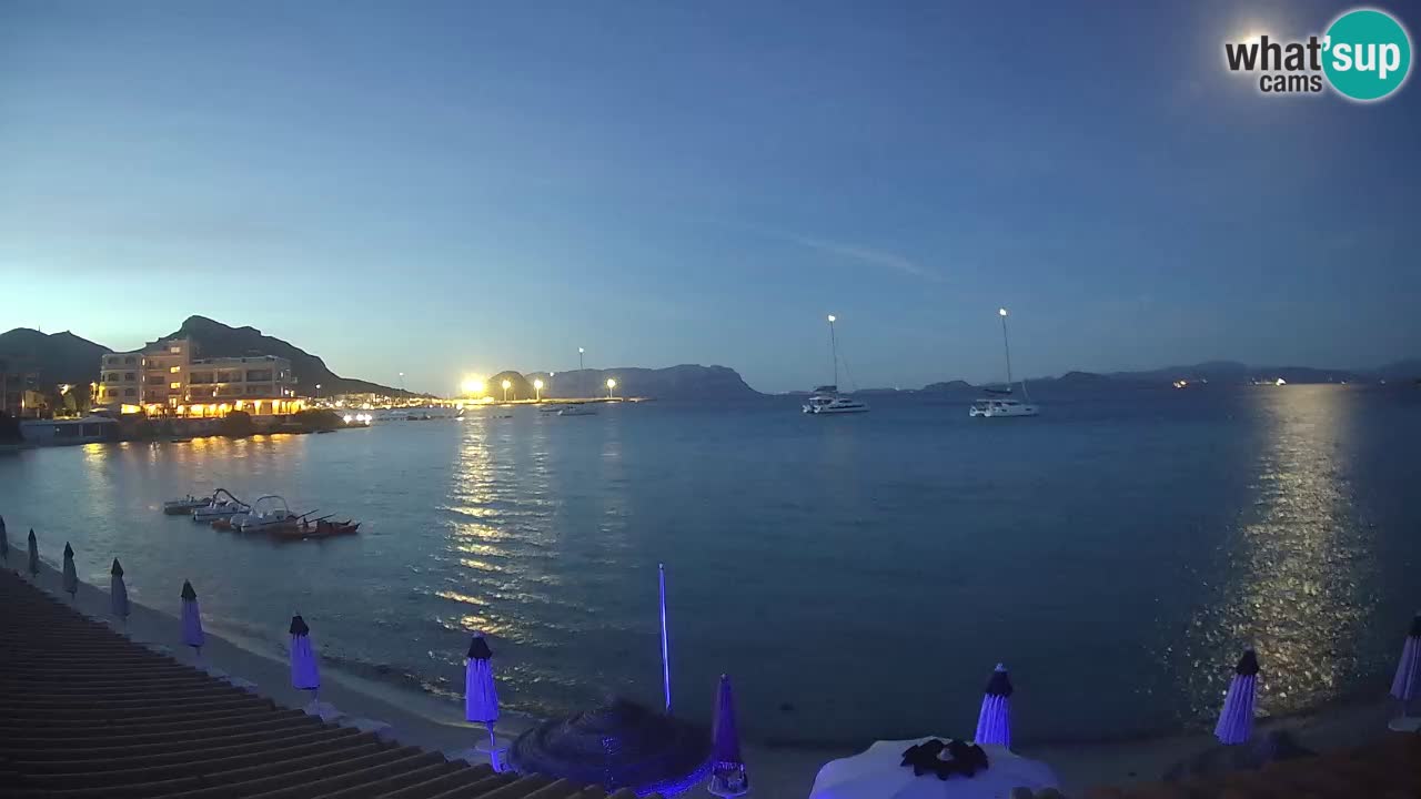Spletna kamera Terza Spiaggia Golfo Aranci – Pogled na plažo v živo