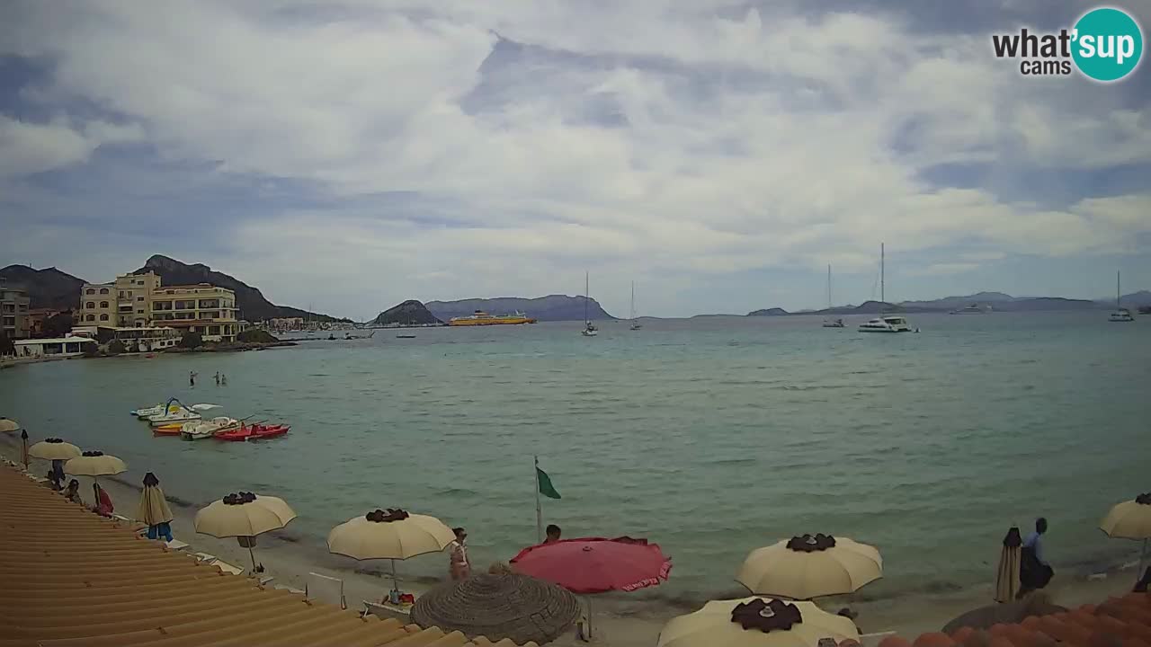 Spletna kamera Terza Spiaggia Golfo Aranci – Pogled na plažo v živo