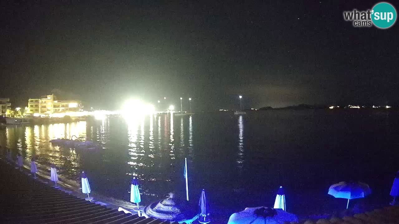 Spletna kamera Terza Spiaggia Golfo Aranci – Pogled na plažo v živo