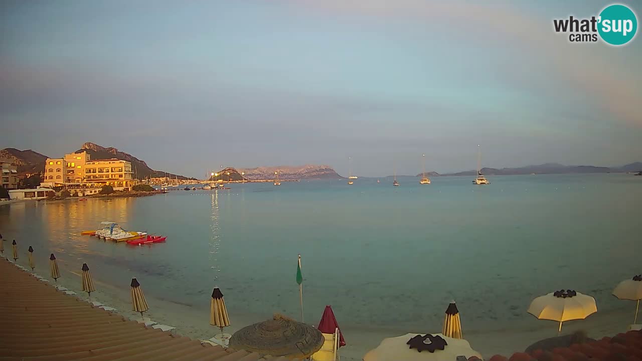 Spletna kamera Terza Spiaggia Golfo Aranci – Pogled na plažo v živo
