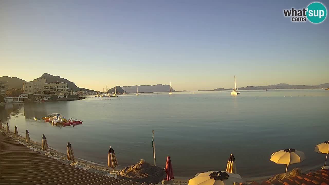 Spletna kamera Terza Spiaggia Golfo Aranci – Pogled na plažo v živo