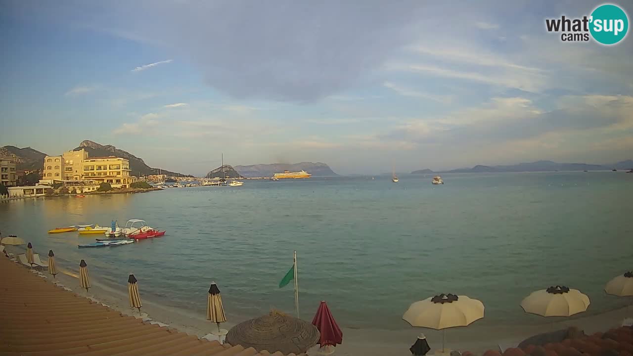 Spletna kamera Terza Spiaggia Golfo Aranci – Pogled na plažo v živo