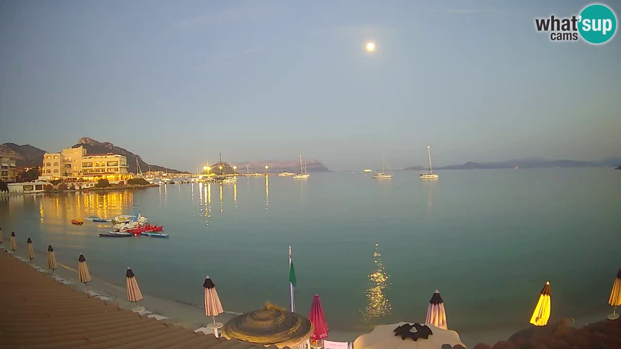 Spletna kamera Terza Spiaggia Golfo Aranci – Pogled na plažo v živo