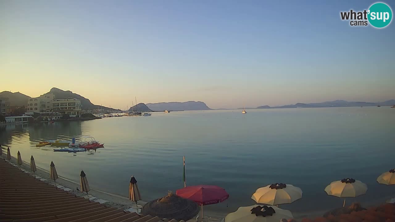 Spletna kamera Terza Spiaggia Golfo Aranci – Pogled na plažo v živo