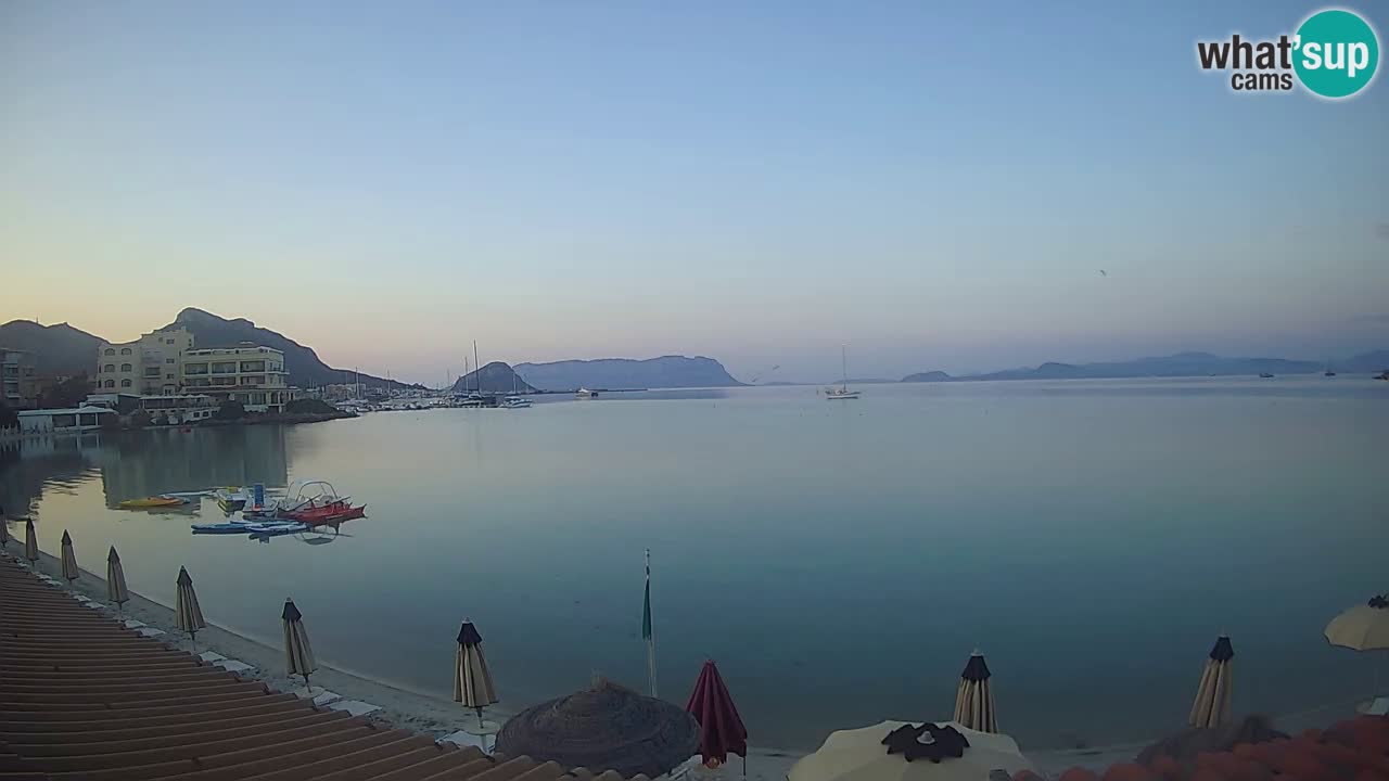 Spletna kamera Terza Spiaggia Golfo Aranci – Pogled na plažo v živo