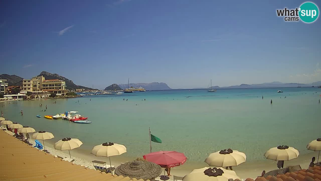 Spletna kamera Terza Spiaggia Golfo Aranci – Pogled na plažo v živo