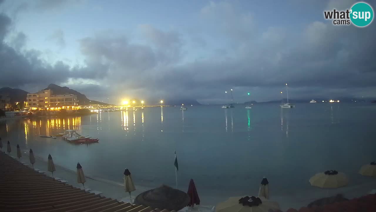 Spletna kamera Terza Spiaggia Golfo Aranci – Pogled na plažo v živo