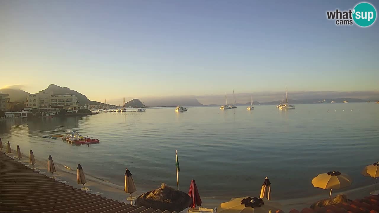 Spletna kamera Terza Spiaggia Golfo Aranci – Pogled na plažo v živo