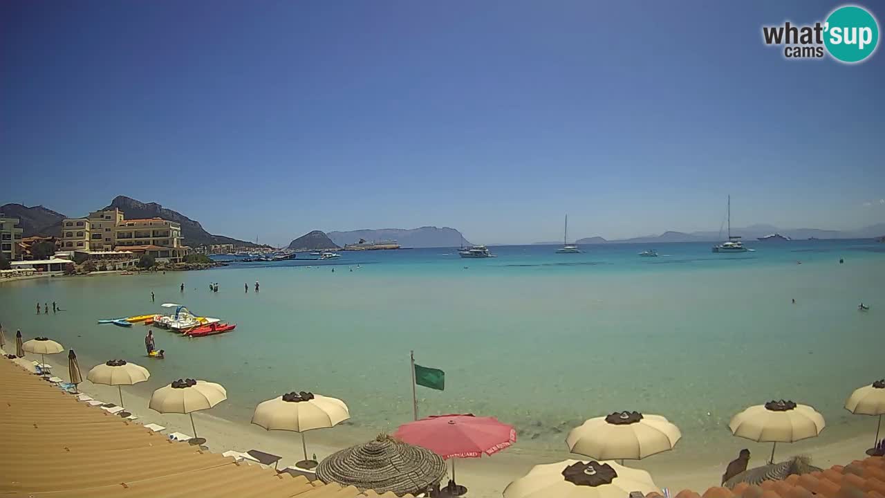 Spletna kamera Terza Spiaggia Golfo Aranci – Pogled na plažo v živo