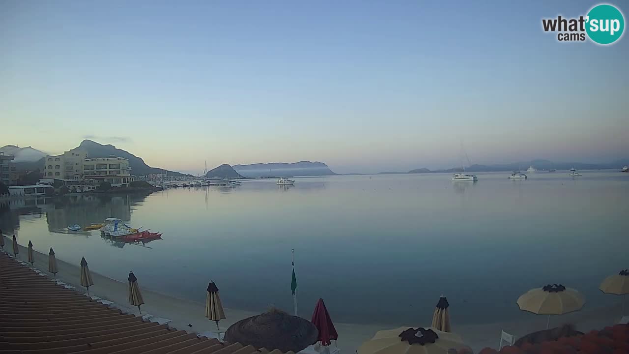 Spletna kamera Terza Spiaggia Golfo Aranci – Pogled na plažo v živo