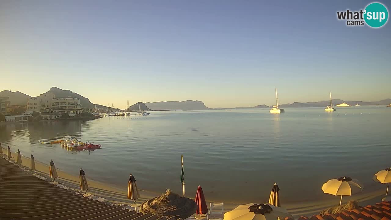 Spletna kamera Terza Spiaggia Golfo Aranci – Pogled na plažo v živo