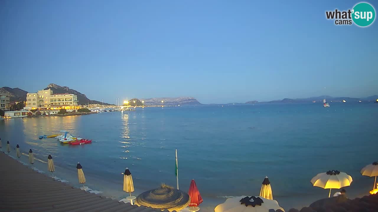Spletna kamera Terza Spiaggia Golfo Aranci – Pogled na plažo v živo