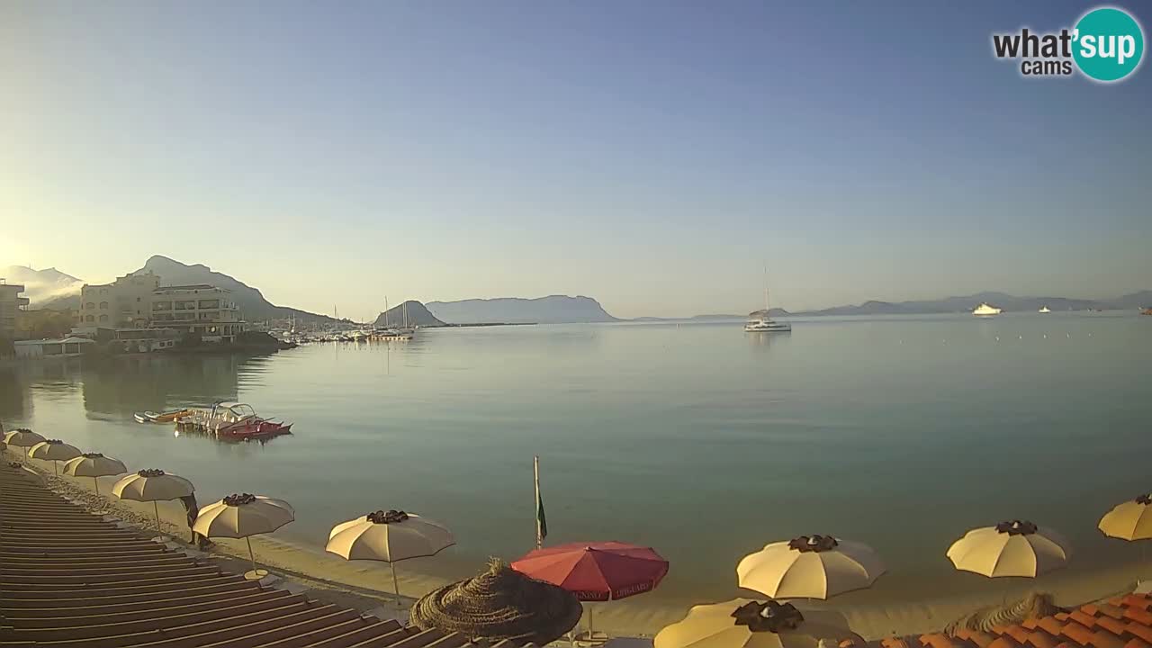 Spletna kamera Terza Spiaggia Golfo Aranci – Pogled na plažo v živo